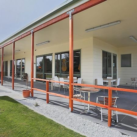 Tui Base Camp Hotel Tuatapere Exterior photo