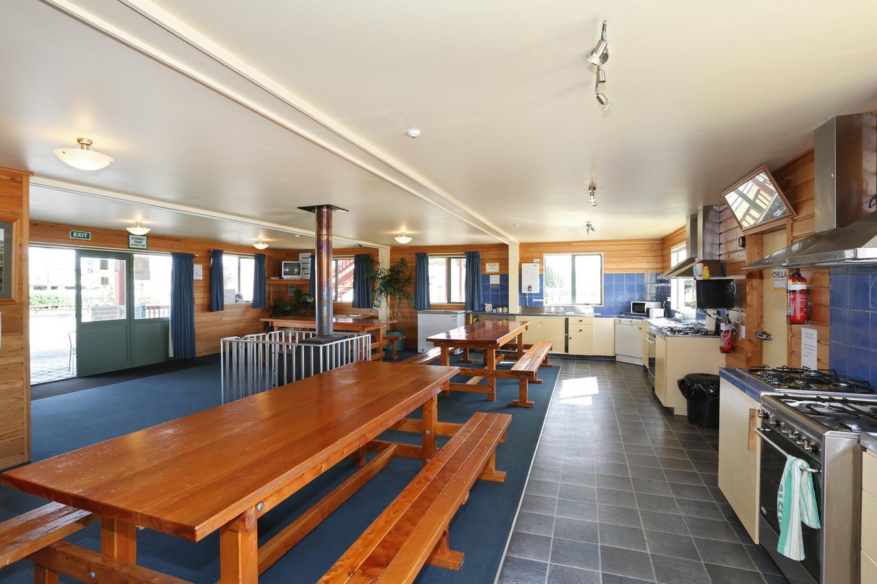 Tui Base Camp Hotel Tuatapere Exterior photo